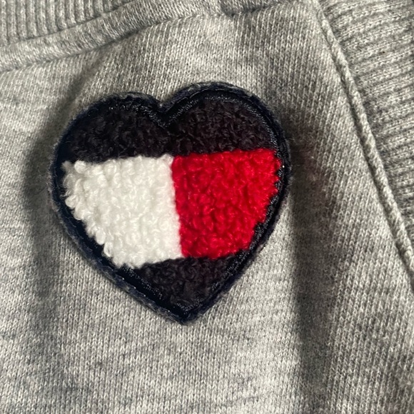 Tommy Hilfiger Sweatpants/Joggers In Gray With Heart & Stripe Detail. Pre-Owned. - Picture 3 of 7